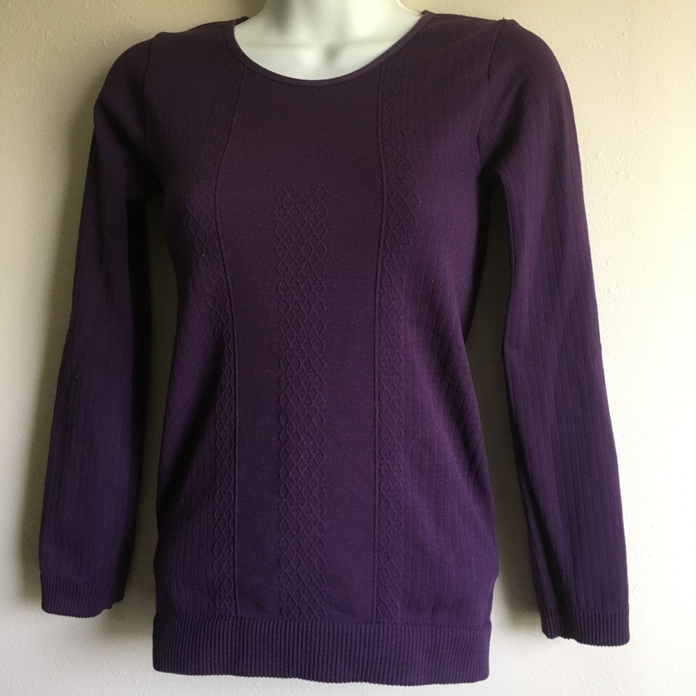 Bella seamless formfitting pull over purple sweater size one